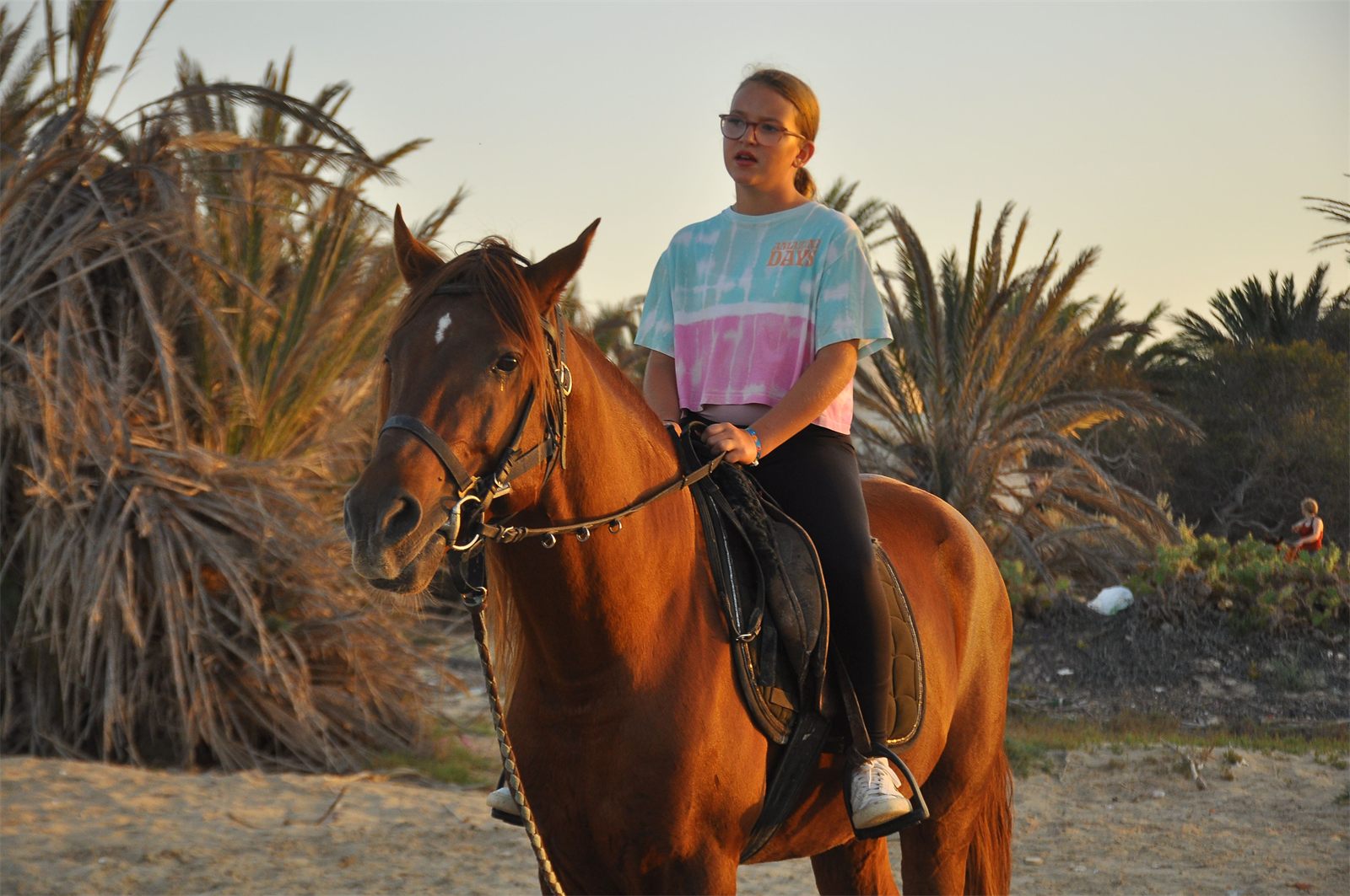 Giulia beim Reiten am Strand