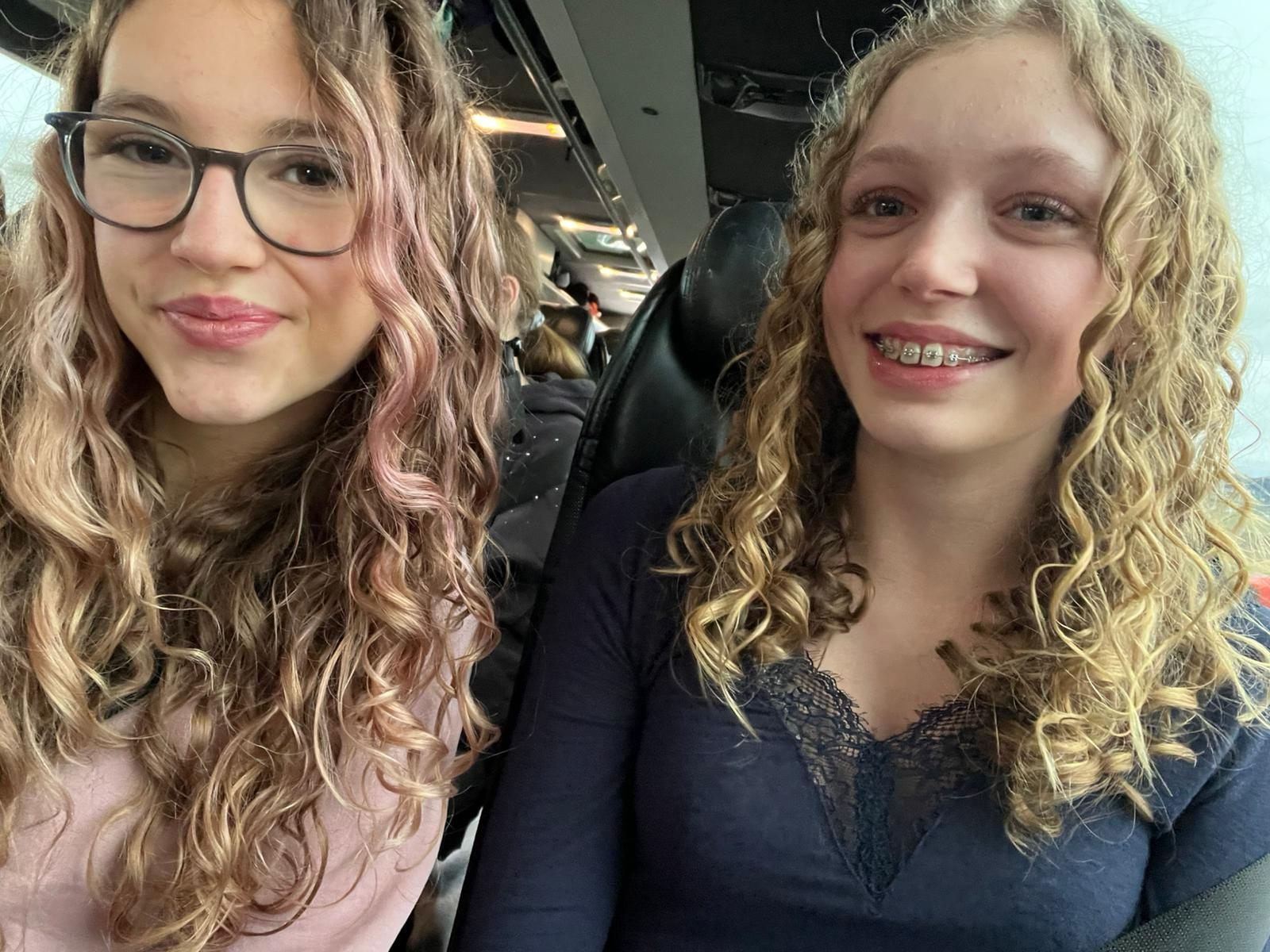 Giulia unterwegs mit einer Freundin